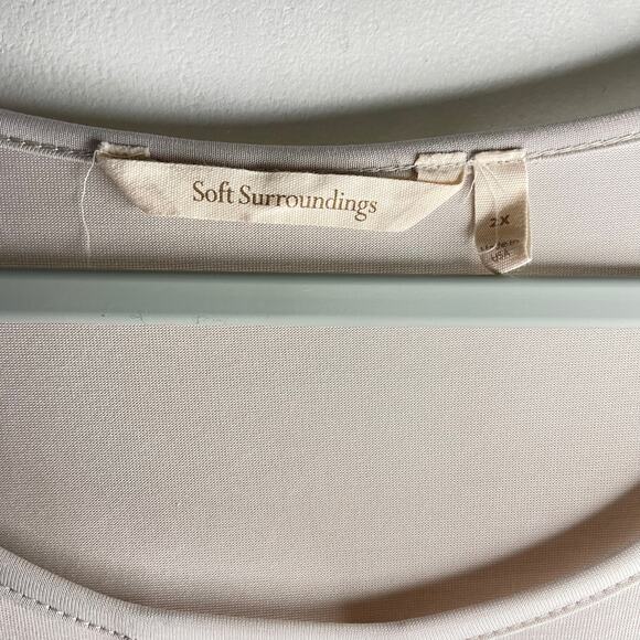 Soft Surroundings Carina keyhole top in taupe - Picture 5 of 6